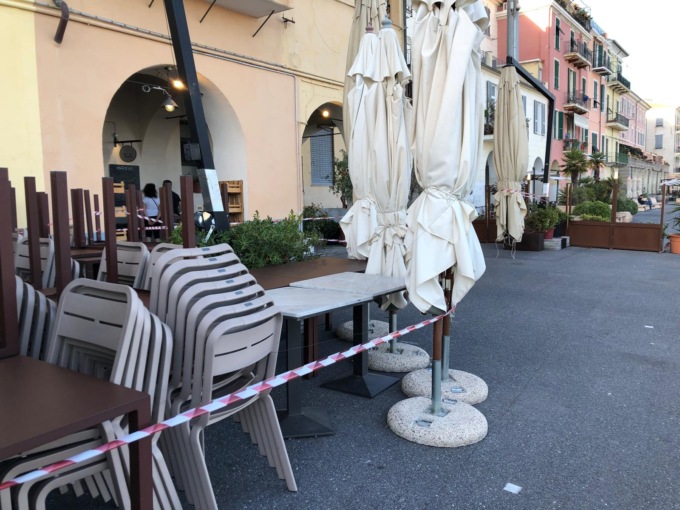 Blitz della polizia locale: sequestrati due dehor in calata Cuneo