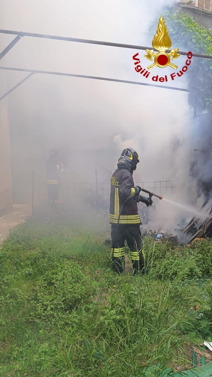 vigili del fuoco incendio fuoco pulitura erba_03