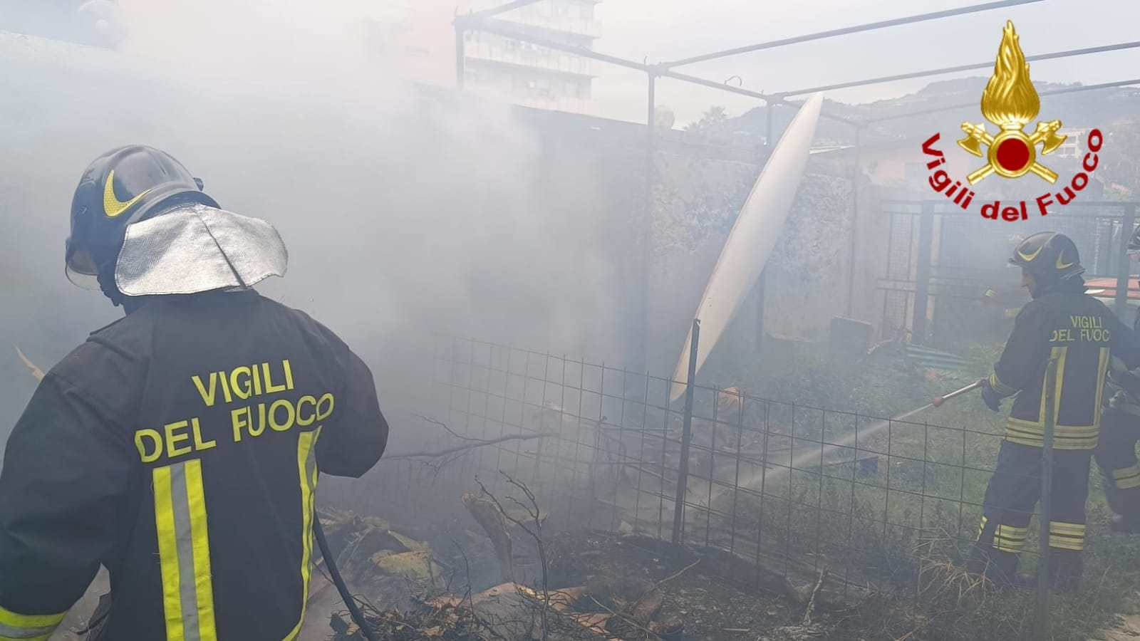 vigili del fuoco incendio fuoco pulitura erba_04