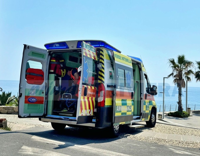 Ferito alla testa dopo una caduta dalla scogliera di Sant’Ampelio a Bordighera