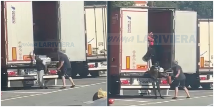Migranti stipati su un tir fatti scendere a frustrate, ci sono anche delle donne. Video