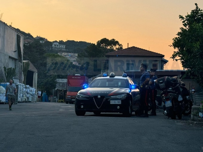Incendiati tre mezzi di una lavanderia a Vallecrosia