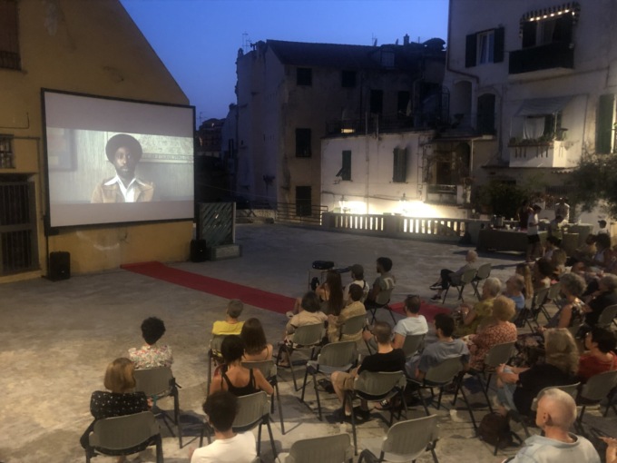 Giovedì primo appuntamento con il cinema sotto le stelle nella Pigna