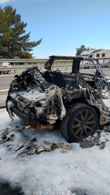 Auto in fiamme sull’Autofiori