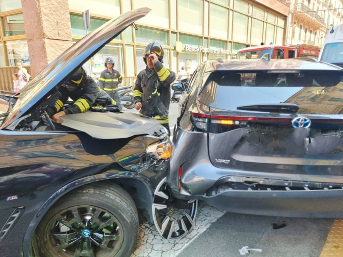Scontro tra due auto in via Roma: traffico nel caos
