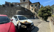 In fiamme le auto di una donna e del suo compagno a Vallecrosia