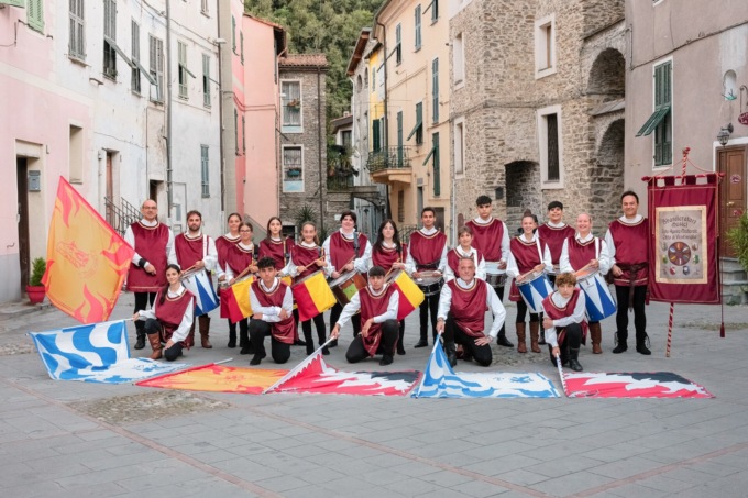 Sbandieratori e musici dell’Agosto medievale protagonisti alla rievocazione della disfida dei Doria
