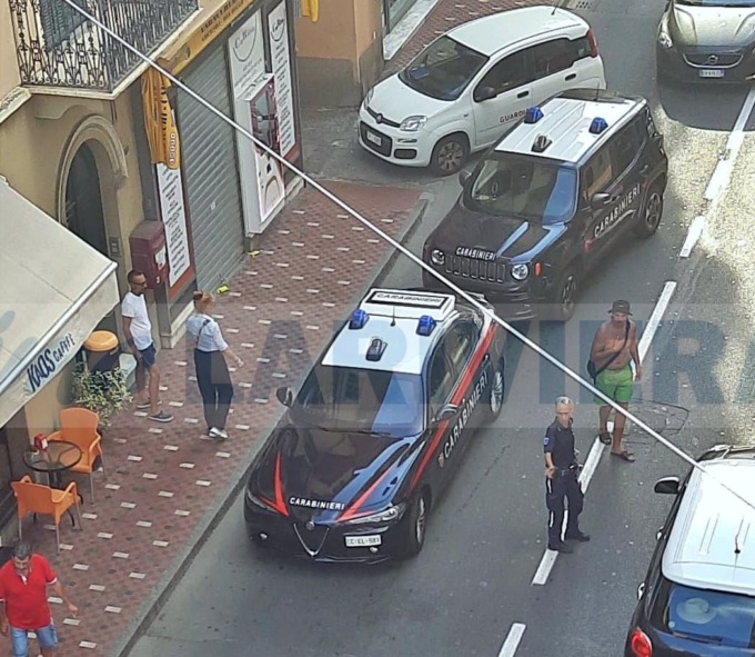 Botte per strada a Bordighera per un apprezzamento di troppo a una donna