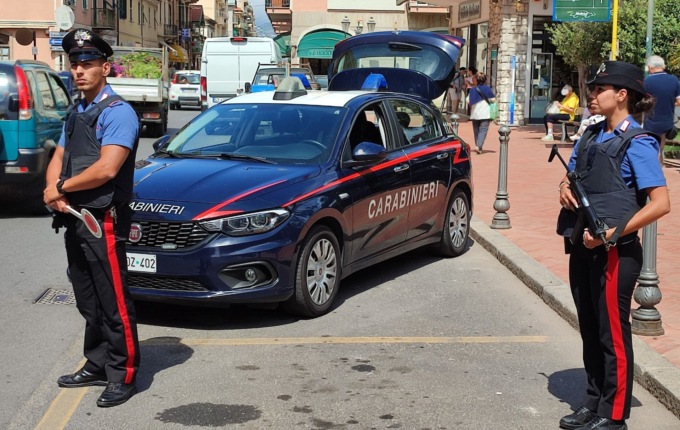 Accoltella il rivale a Bordighera: 32enne arrestato per tentato omicidio