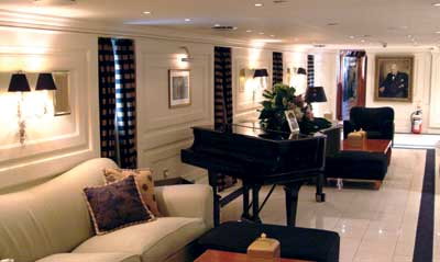 Christina_Charter_Yacht_Living_Room