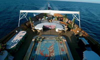 Christina_O_Yacht_Deck