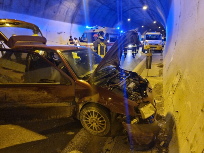 Auto si schianta in Aurelia bis