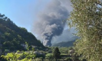 Bruciati circa 300 fusti nell'incendio in un oleificio a Ceriana