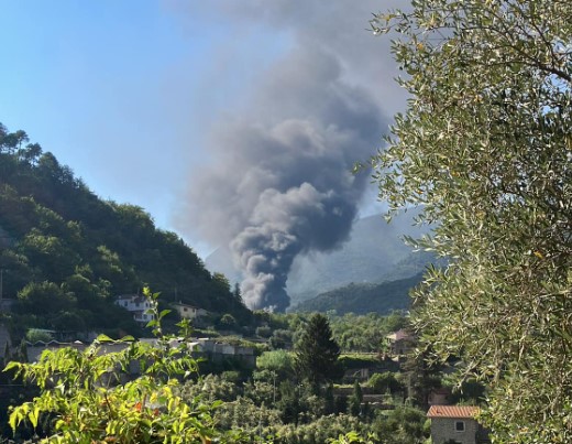 Incendio in un oleificio a Ceriana