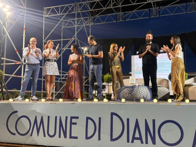Più di 500 persone sul Molo delle Tartarughe per Gianluca Gotto