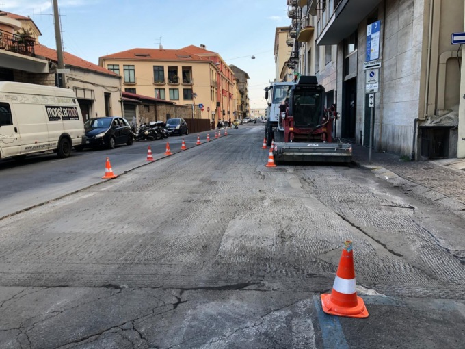 Asfaltatura a sorpresa in Via Schiva a Imperia