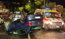 Perde il controllo dell'auto e si ribalta. Giovane in ospedale