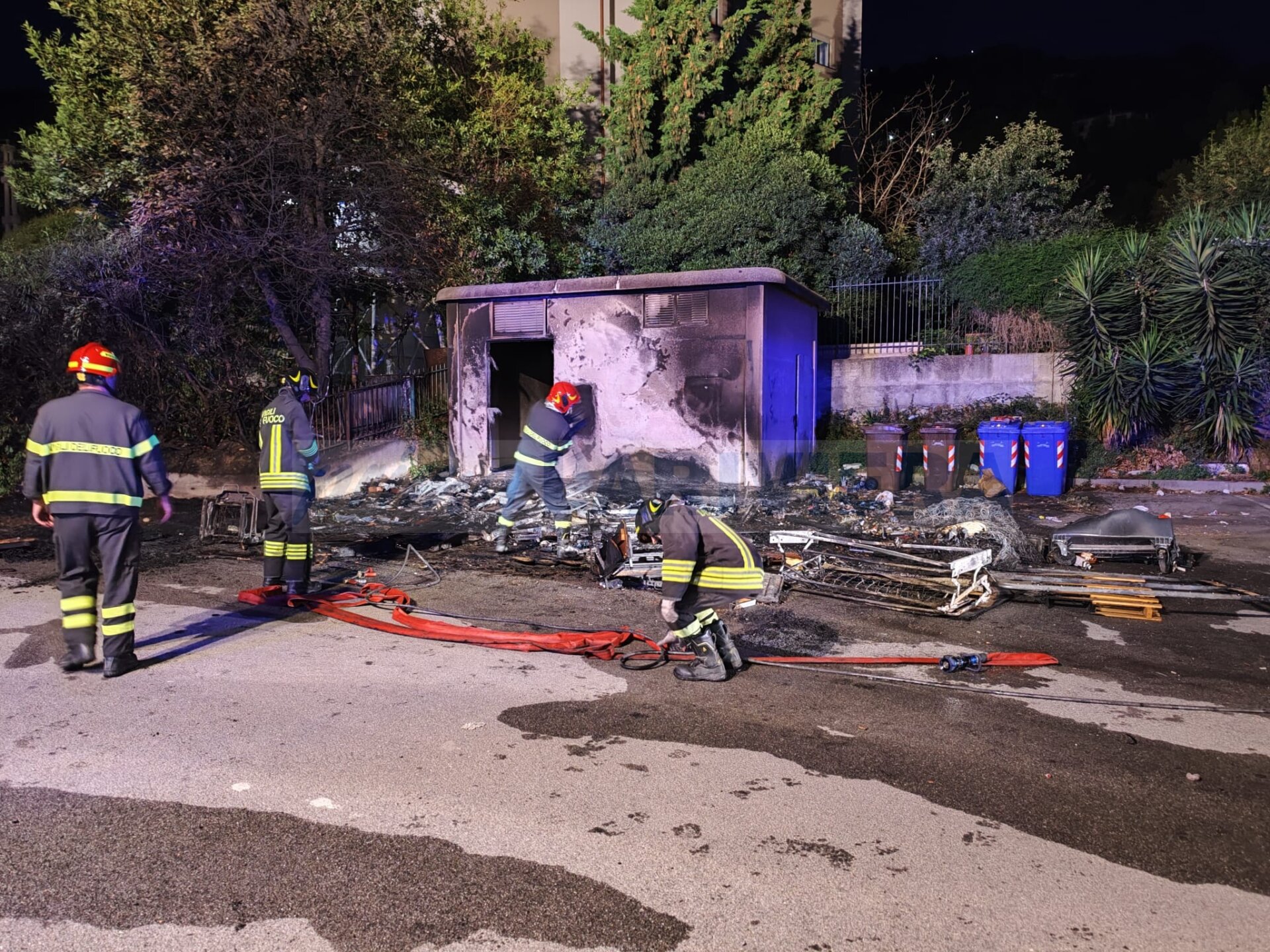 incendio via gallardi bidoni della spazzatura ventimiglia_03