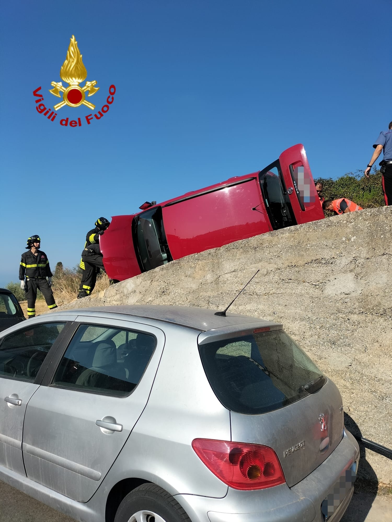 incidente pompeiana auto ribaltata girata su un fianco_02