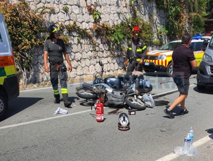 Scontro moto e scooter a Ventimiglia: 2 feriti, uno in elicottero al Santa Corona