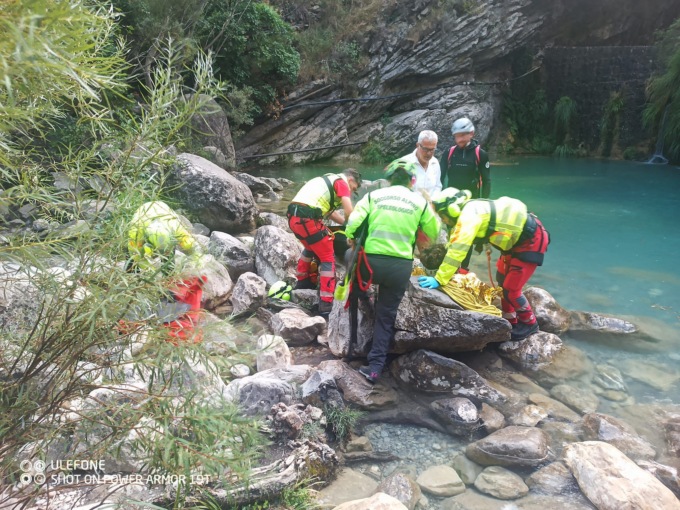 Un 27enne ferito travolto da un amico dopo un tuffo ai laghetti di Rocchetta