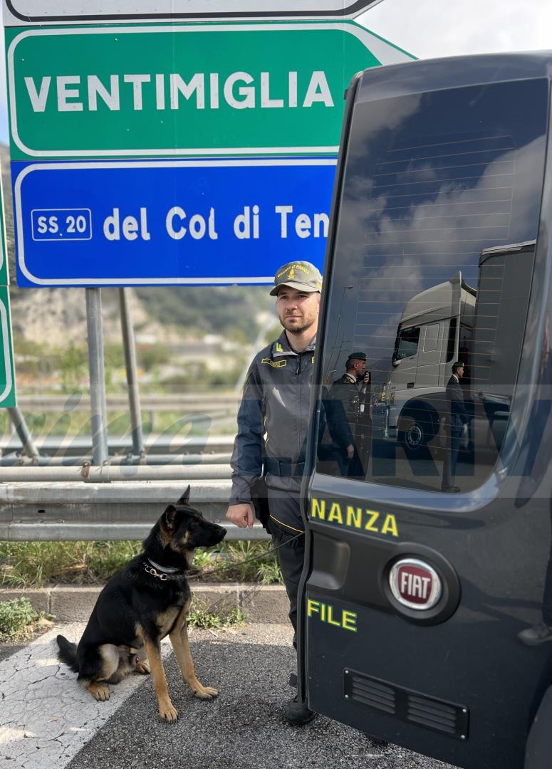 sequestro hascisc valico autostradale droga guardia di finanza ventimiglia a10