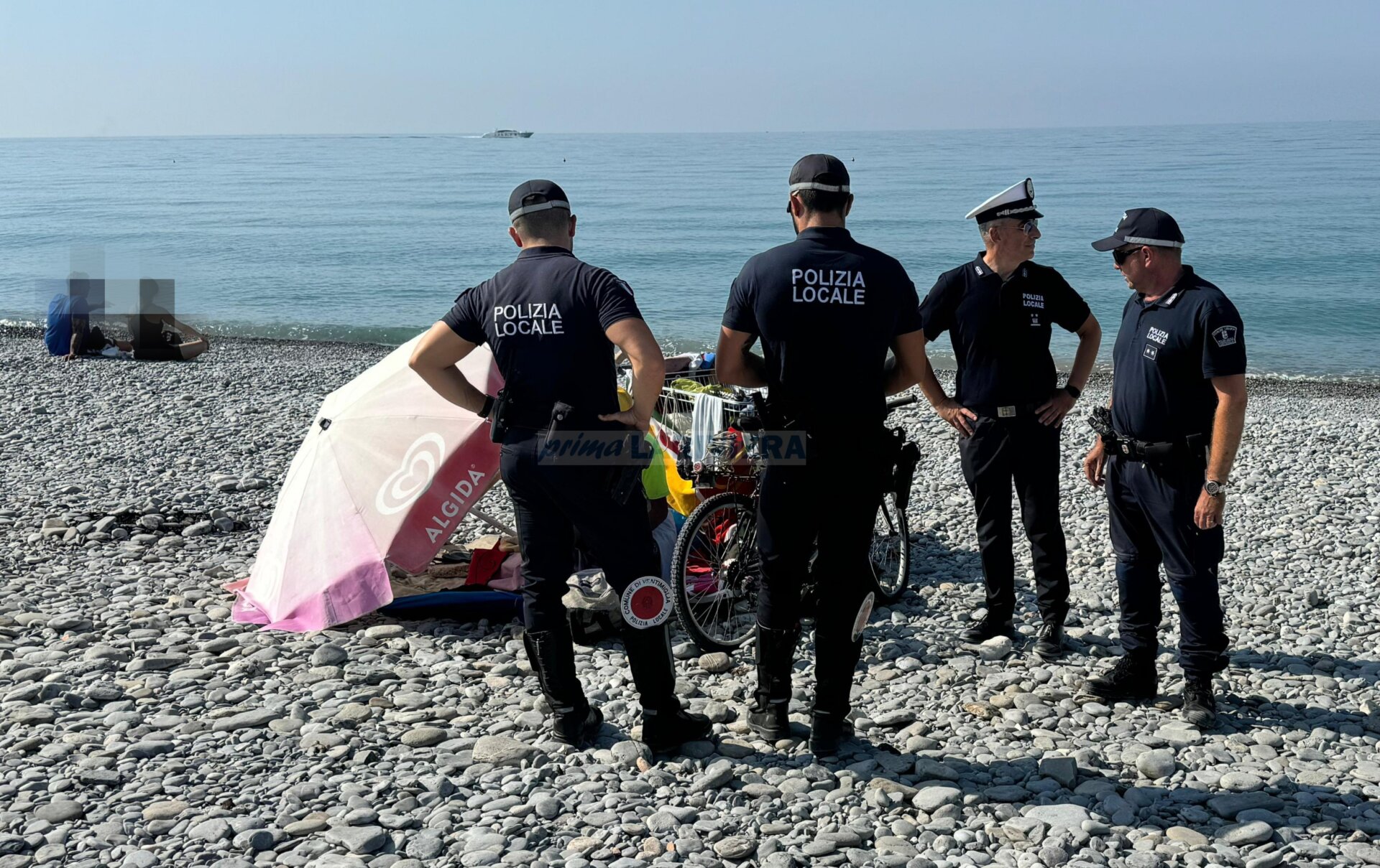 sgombero migranti ventimiglia foce del fiume roya sirena resentello_04