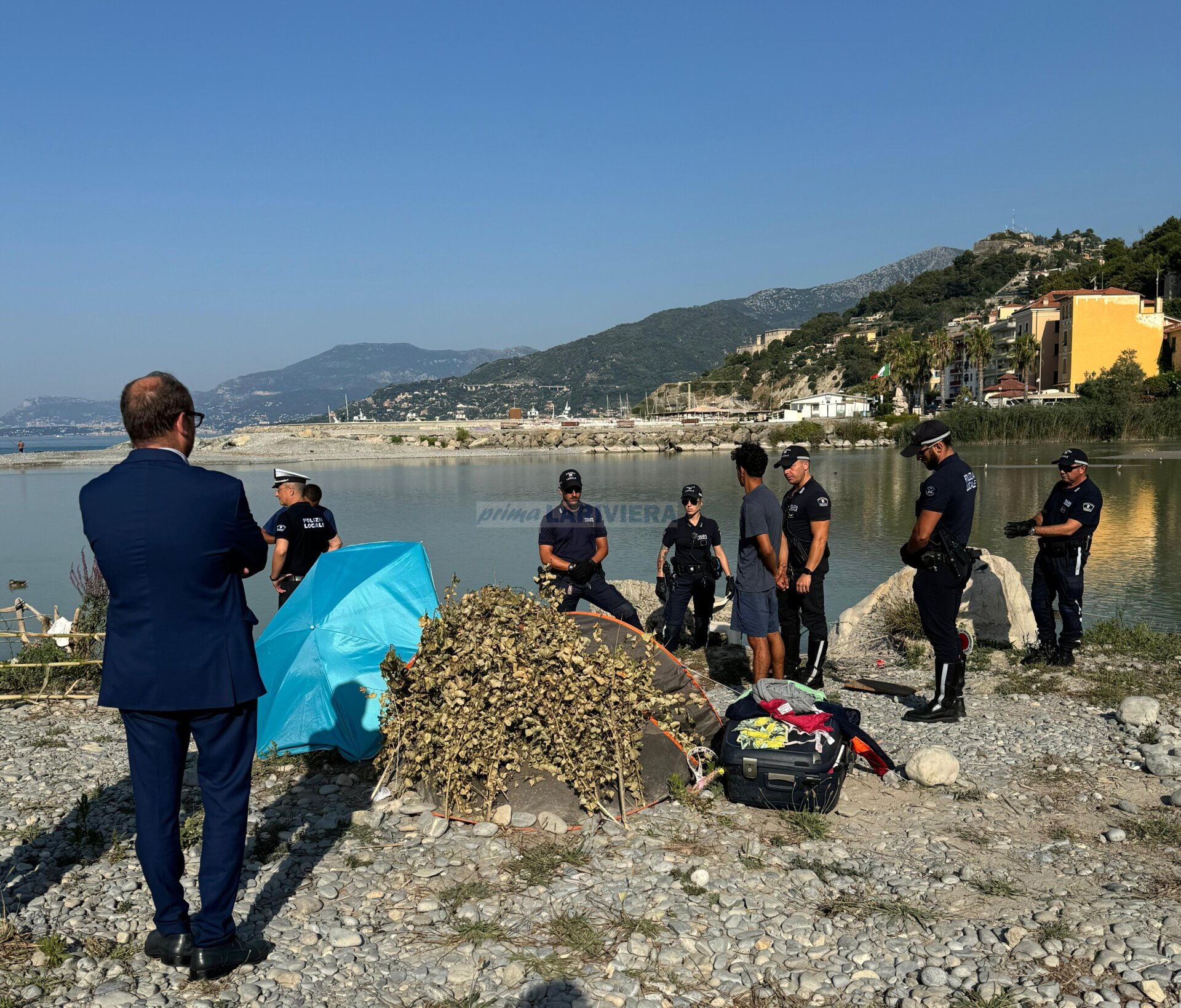 sgombero migranti ventimiglia foce del fiume roya sirena resentello_05