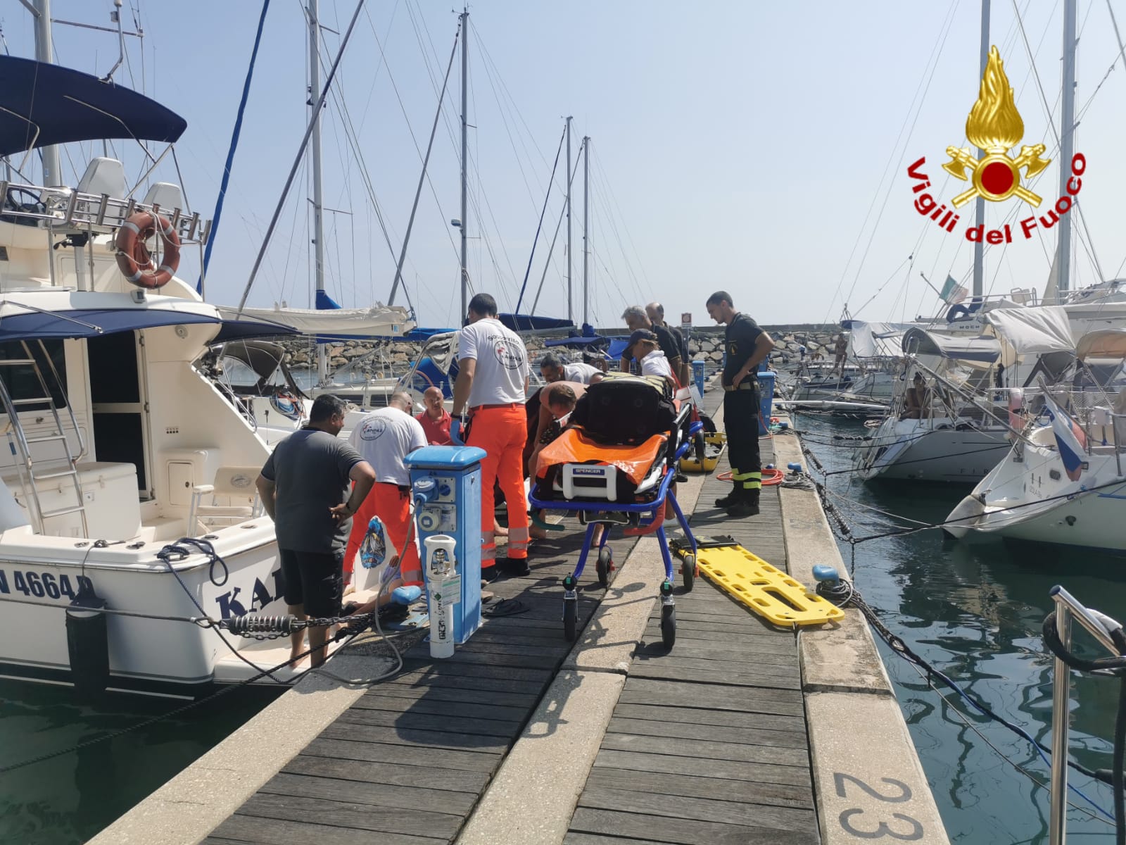 soccorso san lorenzo porto vigili del fuoco caduto barca_03