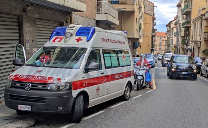 Minore aggredito agli occhi con uno spray anti-aggressione a Sanremo