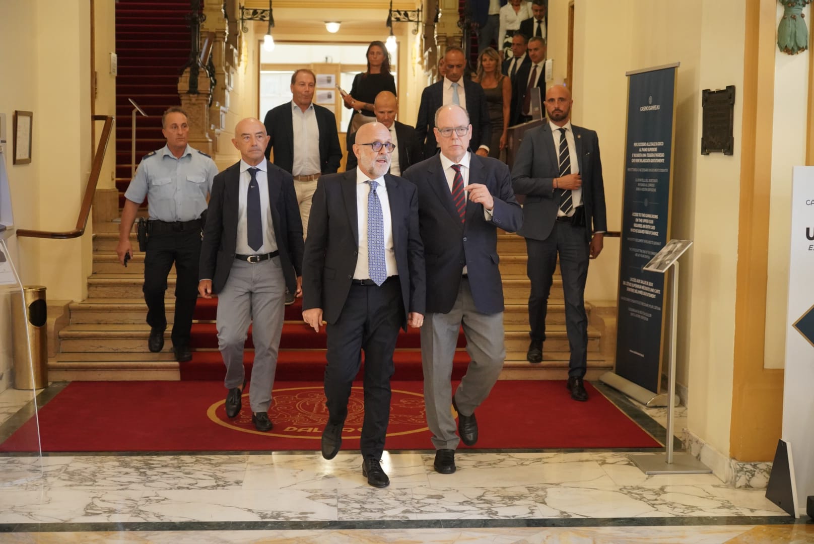 Il principe Alberto di MOnaco aal'interno del Casinò di Sanremo col sindaco Alessandro Magher e il dott. Ghinamo