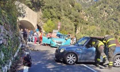 Auto si schianta contro il muro sulla statale 20 a Olivetta San Michele