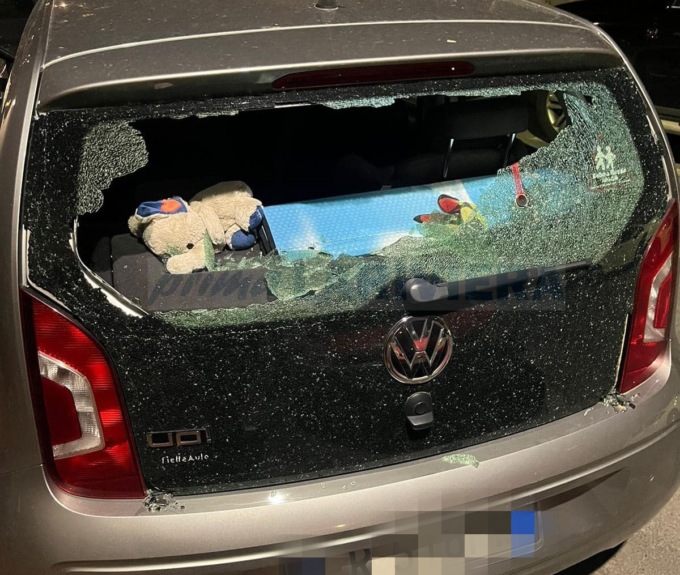Furto con spaccata sull’auto in sosta a Ventimiglia