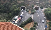 A10, ancora chiusa la rampa di accesso a Imperia Est, traffico su una carreggiata