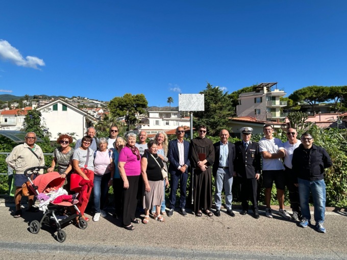 Ripristinata la targa di Fra Cristoforo, danneggiata da un nuovo atto vandalico