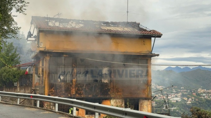 Inagibile la casa bruciata a Ventimiglia, uno dei due occupanti salvato dai vigili del fuoco