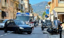 Scontro auto e moto sull'Aurelia a Bordighera, ferito un 60enne