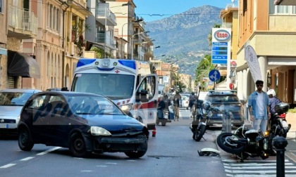 Scontro auto e moto sull'Aurelia a Bordighera, ferito un 60enne