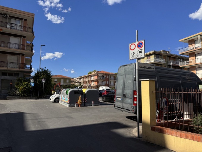 Piazza Costituzione chiusa al traffico fino a maggio 2025