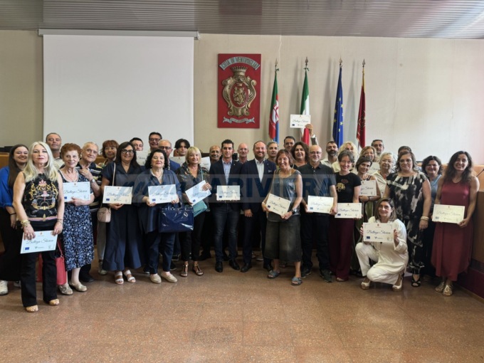 Il Comune premia le 27 botteghe storiche di Ventimiglia. Fotoservizio