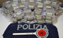 Viaggiava con 22 chili e mezzo di droga nascosti in macchina: arrestato