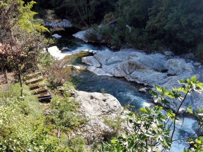 Agaggio Inferiore senza fognatura scarica nel fiume dal 2020