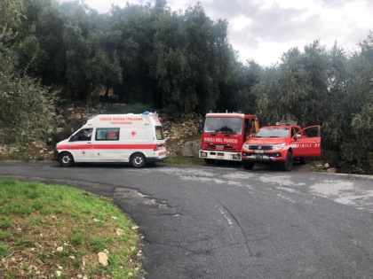 Finisce con l’auto in una fascia,  muore sul  colpo