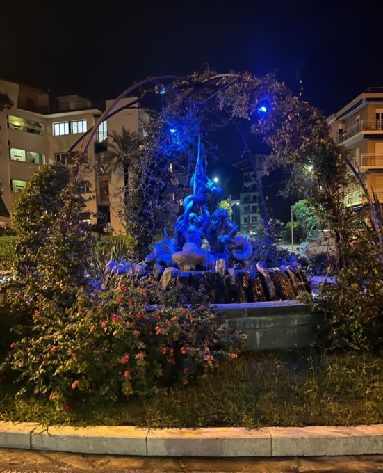 “Dislessia”: Bordighera aderisce alla campagna, monumenti illuminati di turchese