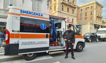 Vigile urbano investito mentre dirige il traffico: al pronto soccorso