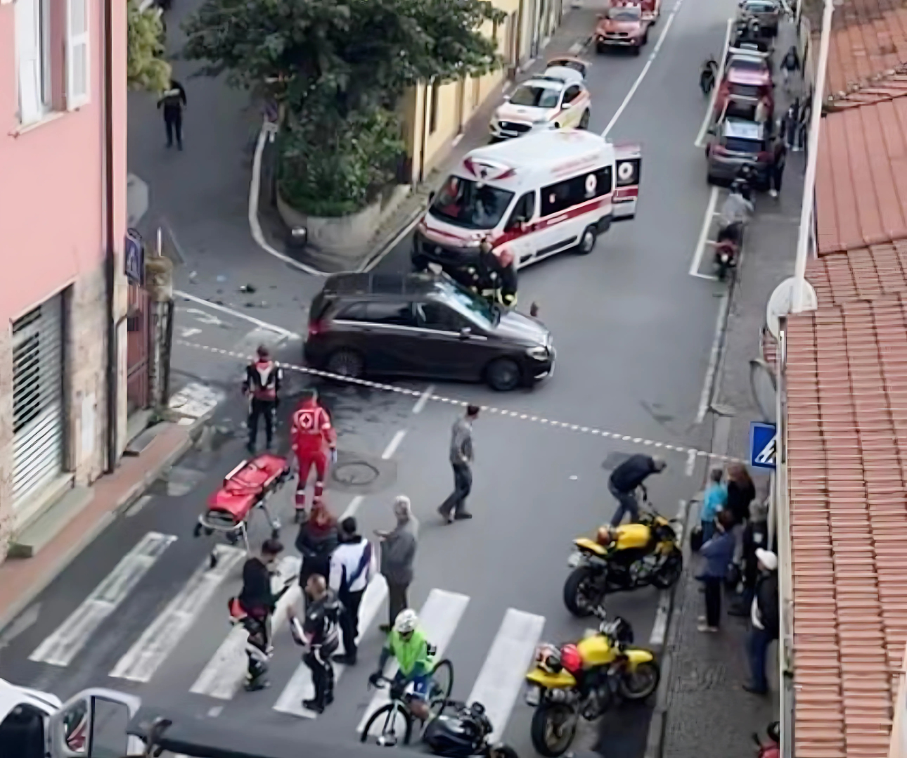 incidente via Nazionale Imperia scontro auto e moto