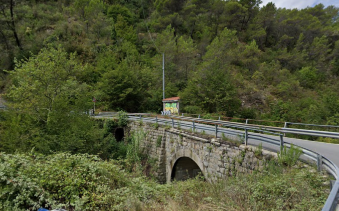 Il ponte sul rio Tron di Olivetta San Michele raddoppia