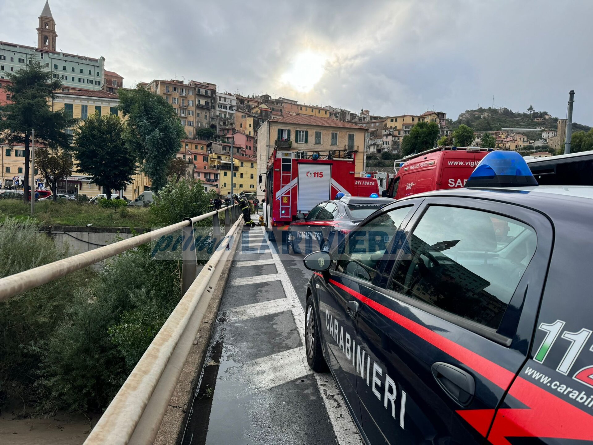 salvataggio migrante ventimiglia piena fiume roya migranti 8 ottobre 2024_02