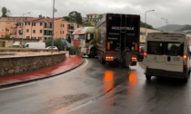 Tir fuori strada: traffico in tilt in via Nazionale