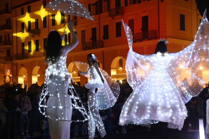 Accese le luminarie natalizie